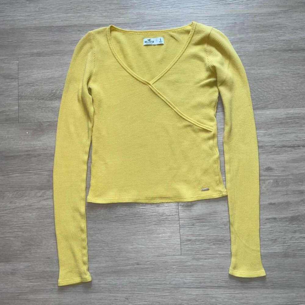 YELLOW LONGSLEVE CROP TOP